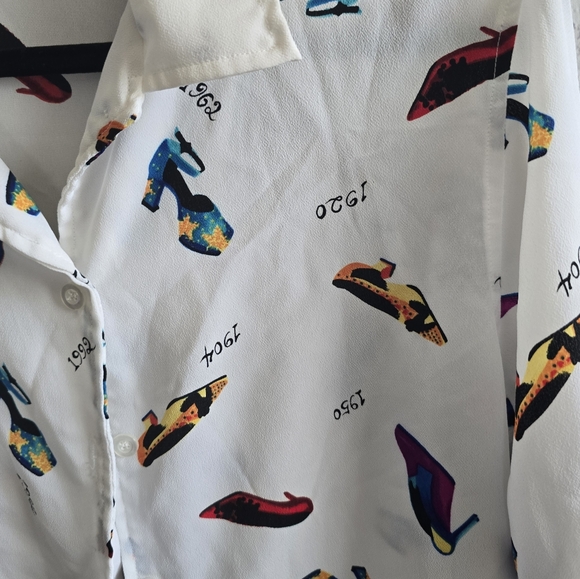 Personality Unique White Button Up Shoe Blouse Medium - Picture 5 of 11